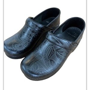 DANSKO paisley Tooled PROFESSIONAL clogs womens SHOES In Black 37 6.5 7 euc!